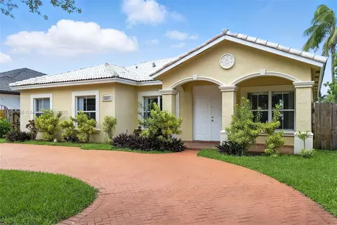 8899 NW 169th Ter, Hialeah, FL 33018