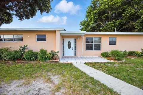 2020 NW 185th Ter, Miami Gardens, FL 33056