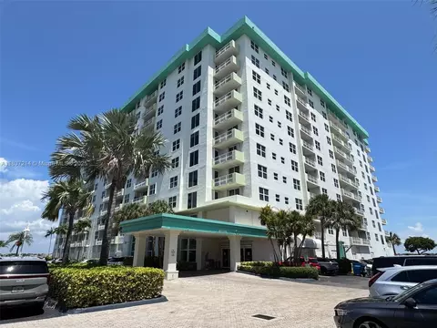 10350 W Bay Harbor Dr #9T, Bay Harbor Islands, FL 33154