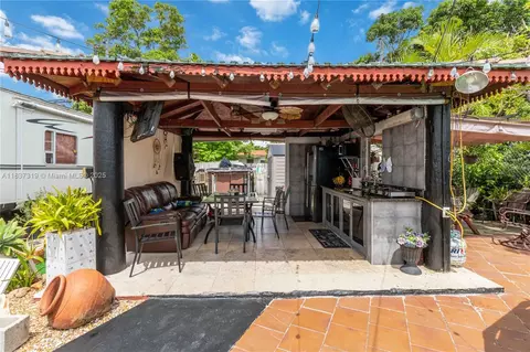 Exterior - 231 E 41st St, Hialeah, FL 33013 photo 6 of 7
