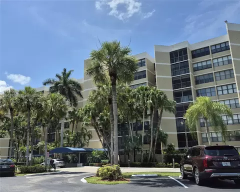 16300 Golf Club Rd #412, Weston, FL 33326