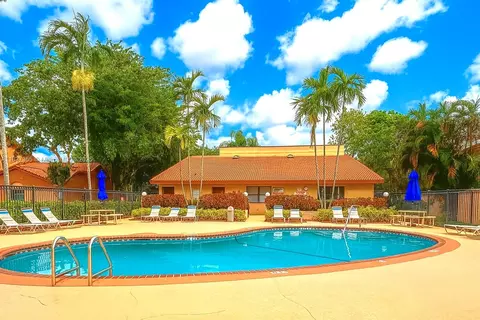 11236 SW 11 St, Pembroke Pines, FL 33025
