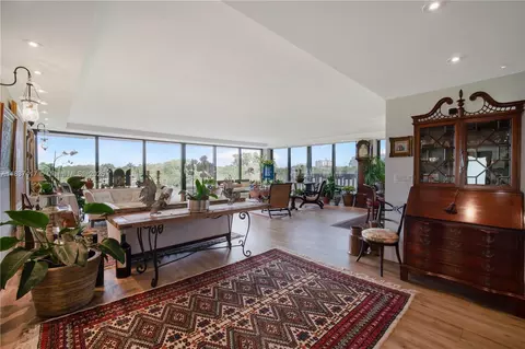 700 Coral Way #4, Coral Gables, FL 33134