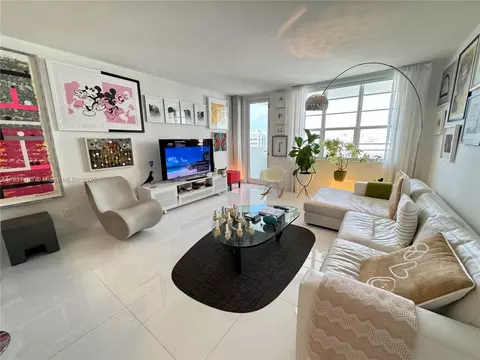 100 Lincoln Rd #1022, Miami Beach, FL 33139