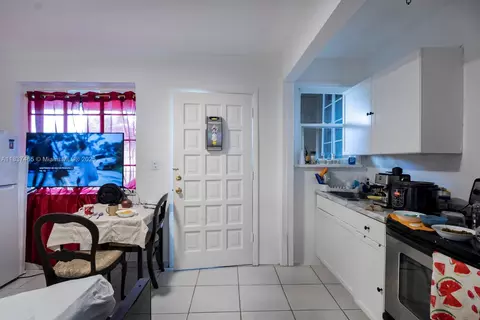 2515 SW 7th St, Miami, FL 33135 photo 3