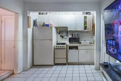 2515 SW 7th St, Miami, FL 33135 photo 5