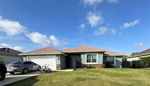 1637 SW Daysland Ave, Port Saint Lucie, FL 34953