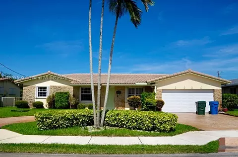 2930 NW 24th Ave, Oakland Park, FL 33311