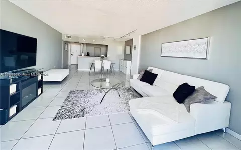 2780 NE 183rd St #2015, Aventura, FL 33160