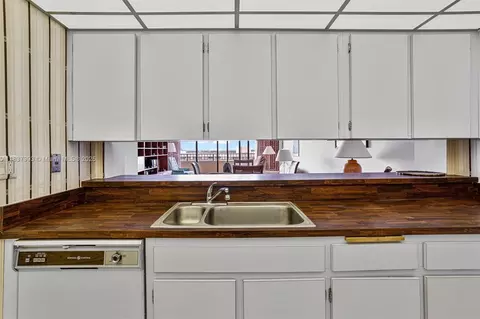 Kitchen - Undisclosed, Key Biscayne, FL 33149 photo 2 of 2