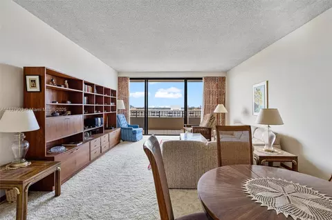 Living - Undisclosed, Key Biscayne, FL 33149 photo 1 of 4
