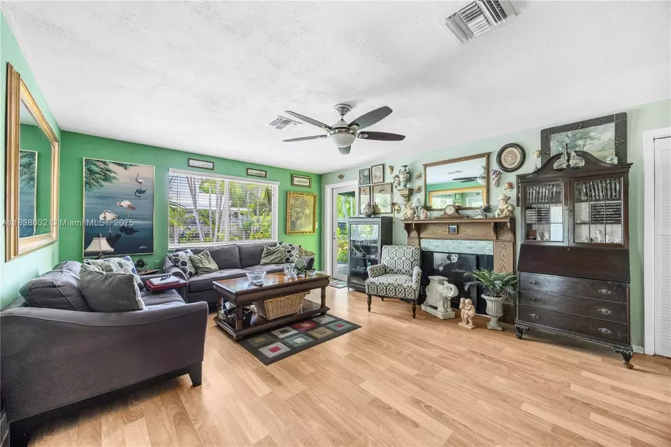  1535 NE 5th Ter, Fort Lauderdale, FL 33304 photo 12