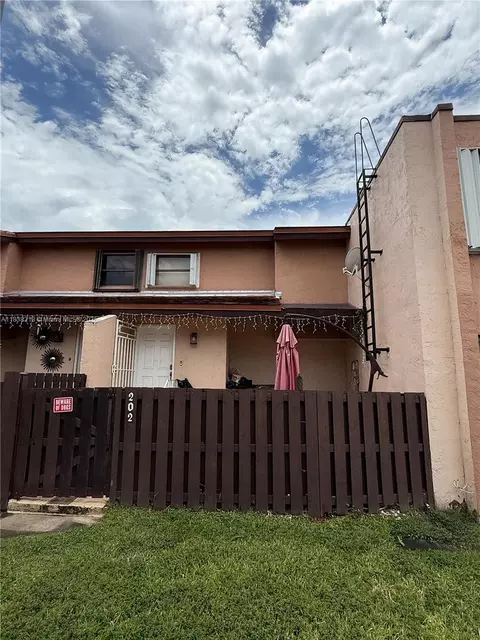 575 W Park Dr #202, Miami, FL 33172