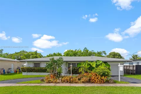 2370 NE 195th St, Miami, FL 33180