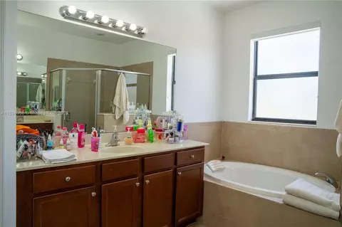 Bath - Undisclosed, Hialeah, FL 33018 photo 1 of 2