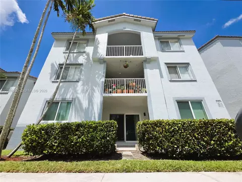 2620 S University Dr #111, Davie, FL 33328