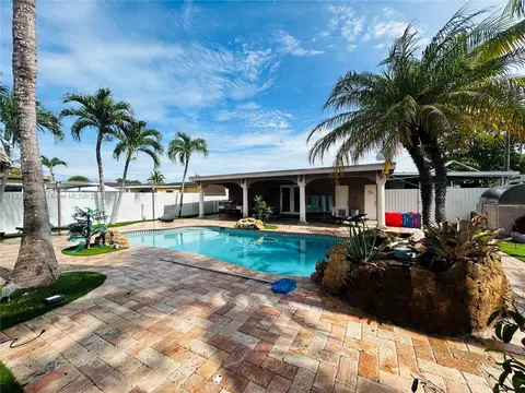 180 E 46th St, Hialeah, FL 33013 photo 1