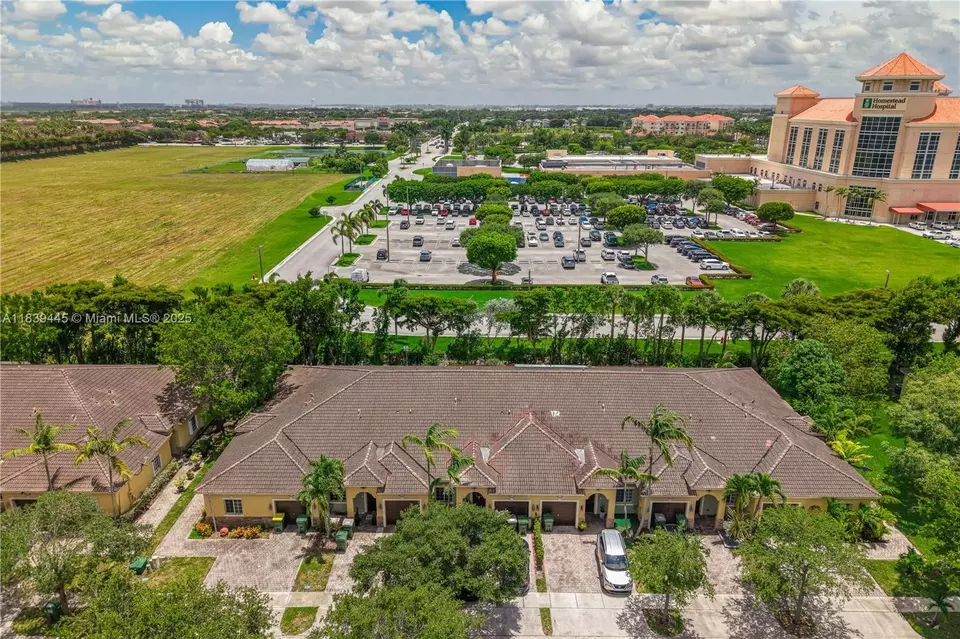 View/Area - 3248 NE 11th Dr, Homestead, FL 33033 photo 2 of 9