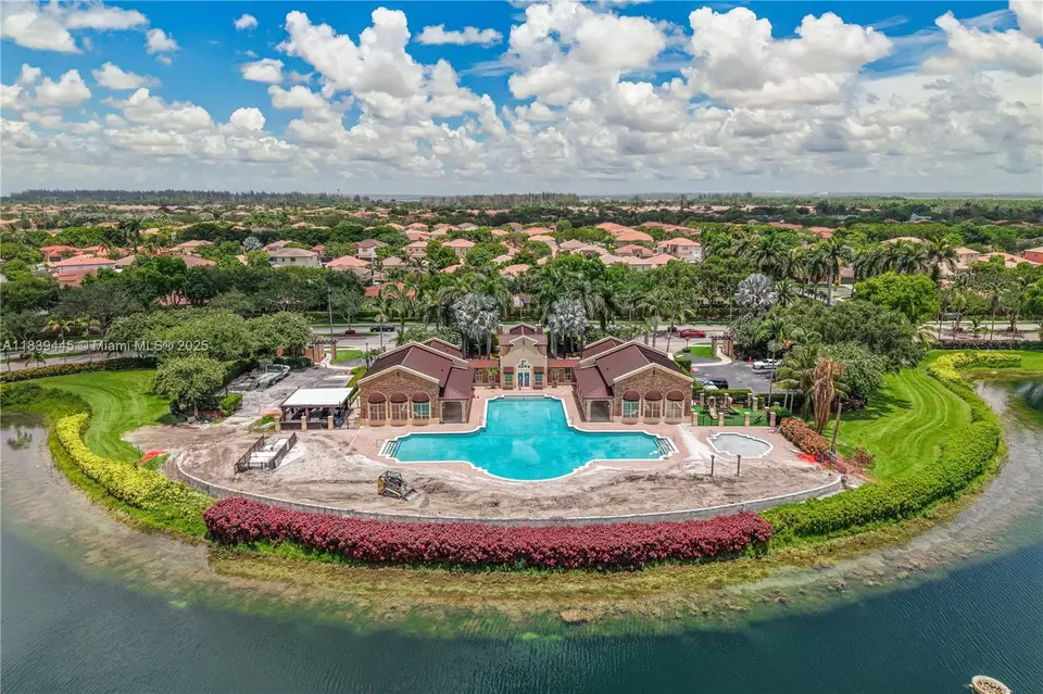 View/Area - 3248 NE 11th Dr, Homestead, FL 33033 photo 8 of 9