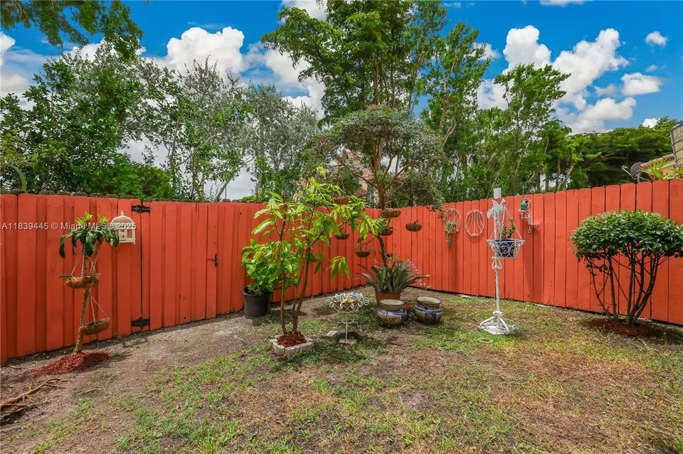 Exterior - 3248 NE 11th Dr, Homestead, FL 33033 photo 4 of 5