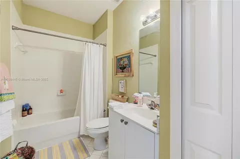 Bath - 3248 NE 11th Dr, Homestead, FL 33033 photo 1 of 3