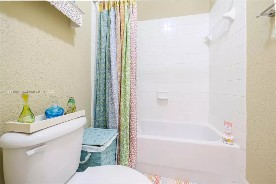 Bath - 3248 NE 11th Dr, Homestead, FL 33033 photo 3 of 3