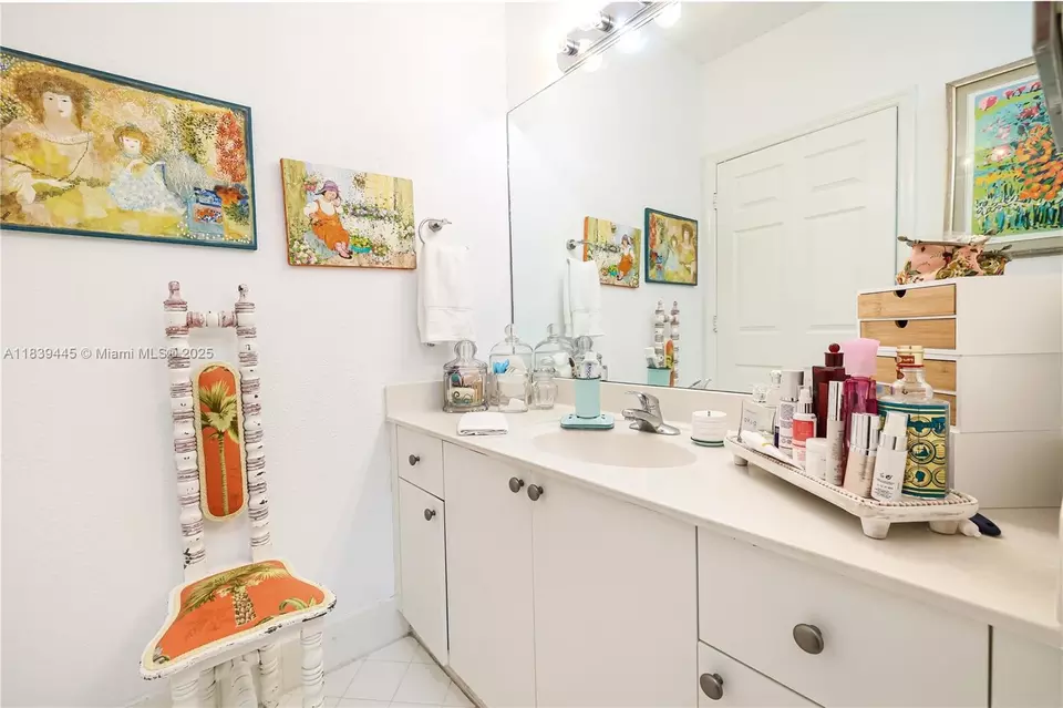 Bath - 3248 NE 11th Dr, Homestead, FL 33033 photo 2 of 3