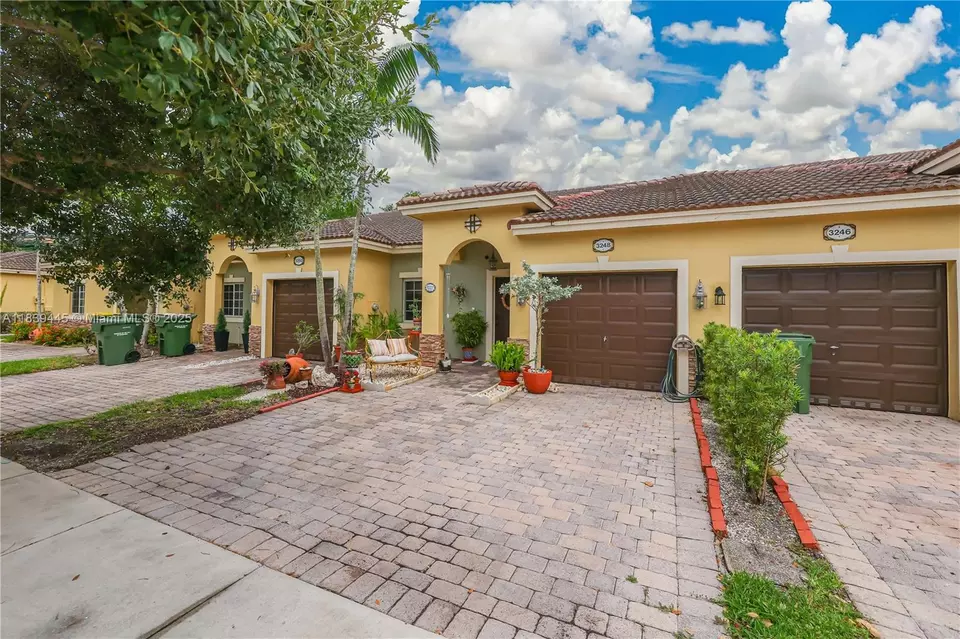 Exterior - 3248 NE 11th Dr, Homestead, FL 33033 photo 2 of 5