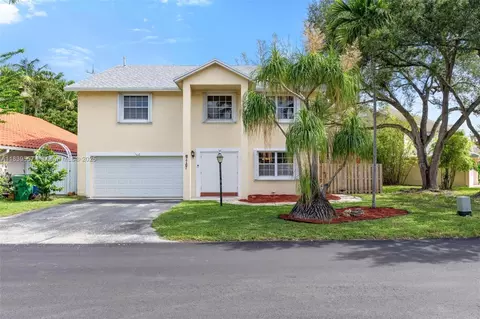 7767 NW 187th Ter, Hialeah, FL 33015