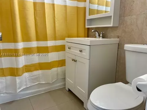 Bath - 330 W 40th Pl, Hialeah, FL 33012 photo 1 of 4