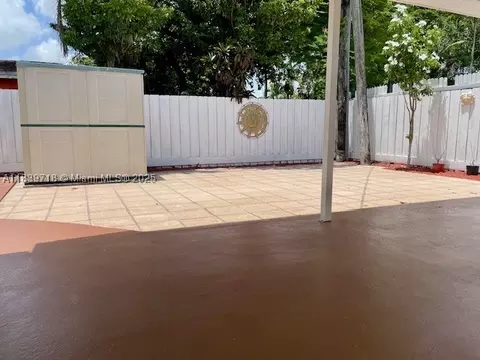 Exterior - 330 W 40th Pl, Hialeah, FL 33012 photo 1 of 3
