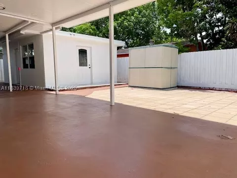 Exterior - 330 W 40th Pl, Hialeah, FL 33012 photo 2 of 3