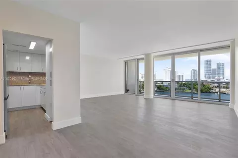 900 Bay Dr 718dock #SLIP AVAILABLE, Miami Beach, FL 33141