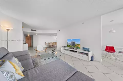 3598 Yacht Club Dr #601+DEN, Aventura, FL 33180