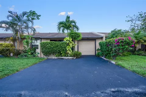 9530 W Daffodil Ln, Miramar, FL 33025