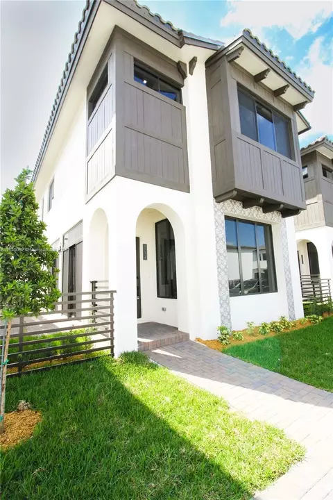 8074 NW 43rd St, Doral, FL 33166