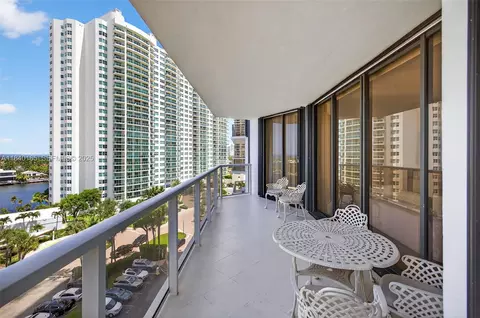 20281 E Country Club Dr #704, Aventura, FL 33180