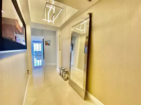19900 E Country Club Dr #1220, Aventura, FL 33180