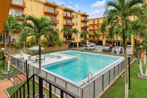 1900 W 54th St #101, Hialeah, FL 33012