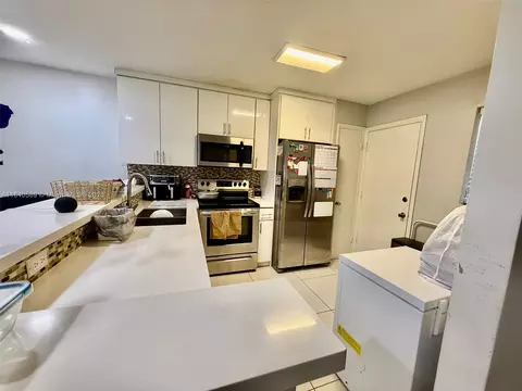 1400 NE 191st St #323, Miami, FL 33179