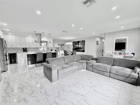 161 NW 46th Ter, Plantation, FL 33317