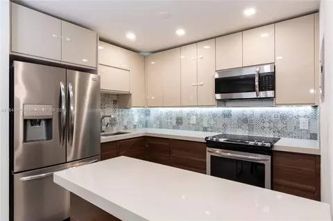 7150 Indian Creek Dr #206, Miami Beach, FL 33141