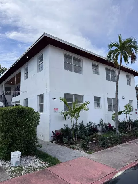 950 79th Ter, Miami Beach, FL 33141