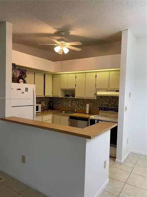 10407 E Clairmont Cir #210, Tamarac, FL 33321