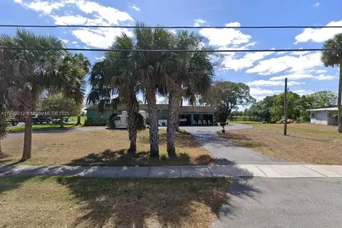 1376 E Main St, Pahokee, FL 33476