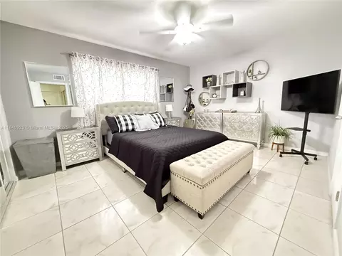 11 Olive Dr #E, Hialeah, FL 33010 photo 10