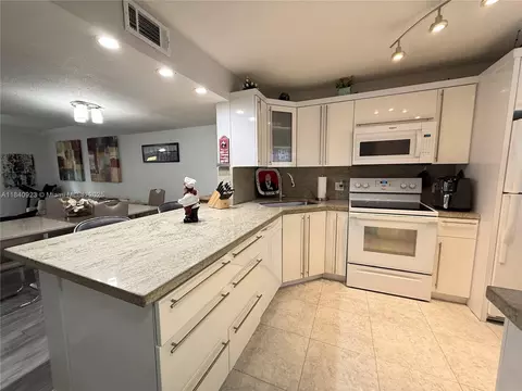 11 Olive Dr #E, Hialeah, FL 33010