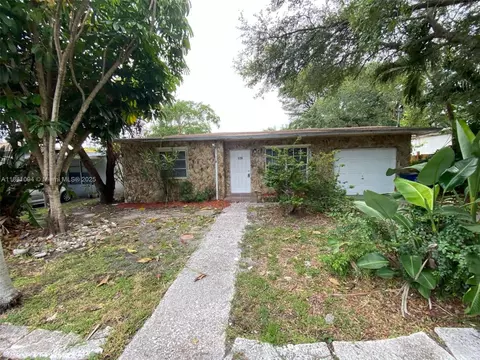 128 SW 7th Ter, Hallandale Beach, FL 33009