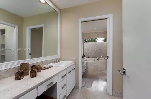Bath - 1000 E Cypress Dr, Pompano Beach, FL 33069 photo 2 of 4