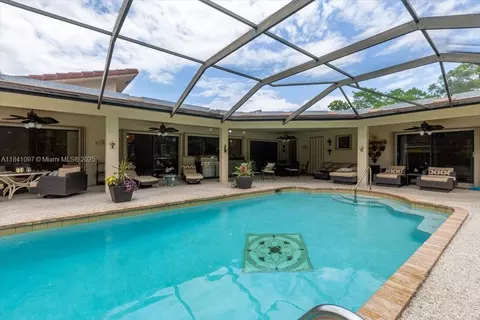 Exterior - 1000 E Cypress Dr, Pompano Beach, FL 33069 photo 4 of 7